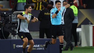bob半岛体育官方入口-曝沙特国脚冲撞马宁后，遭亚足联重罚：可能禁赛半年+罚款4.4万|吉达|吉达联合|沙拉赫利|吉达联合足球俱乐部|亚洲足球联合会_新浪体育_新浪新闻